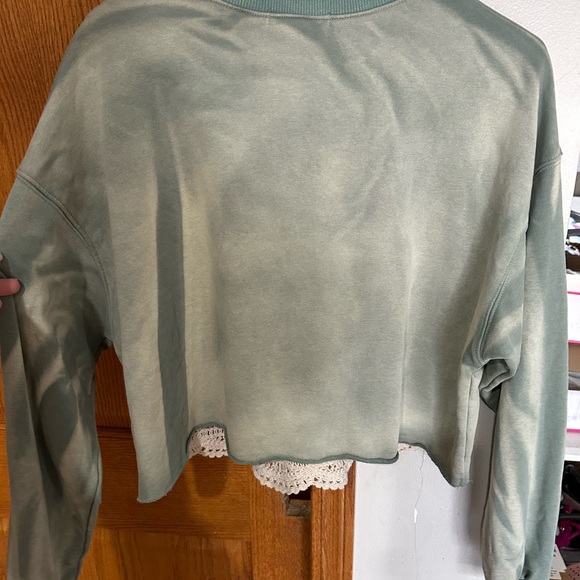 Gimmicks by BKE Green and Cream Crochet Sweatshirt - Picture 3 of 8